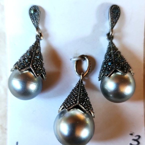 Elegant Silver Pearl Jewelry Set - Picture 1 of 3